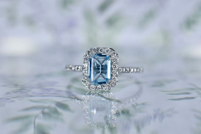 9ct White Gold Emerald cut Aquamarine Halo Cluster Ring with Diamond Shoulders