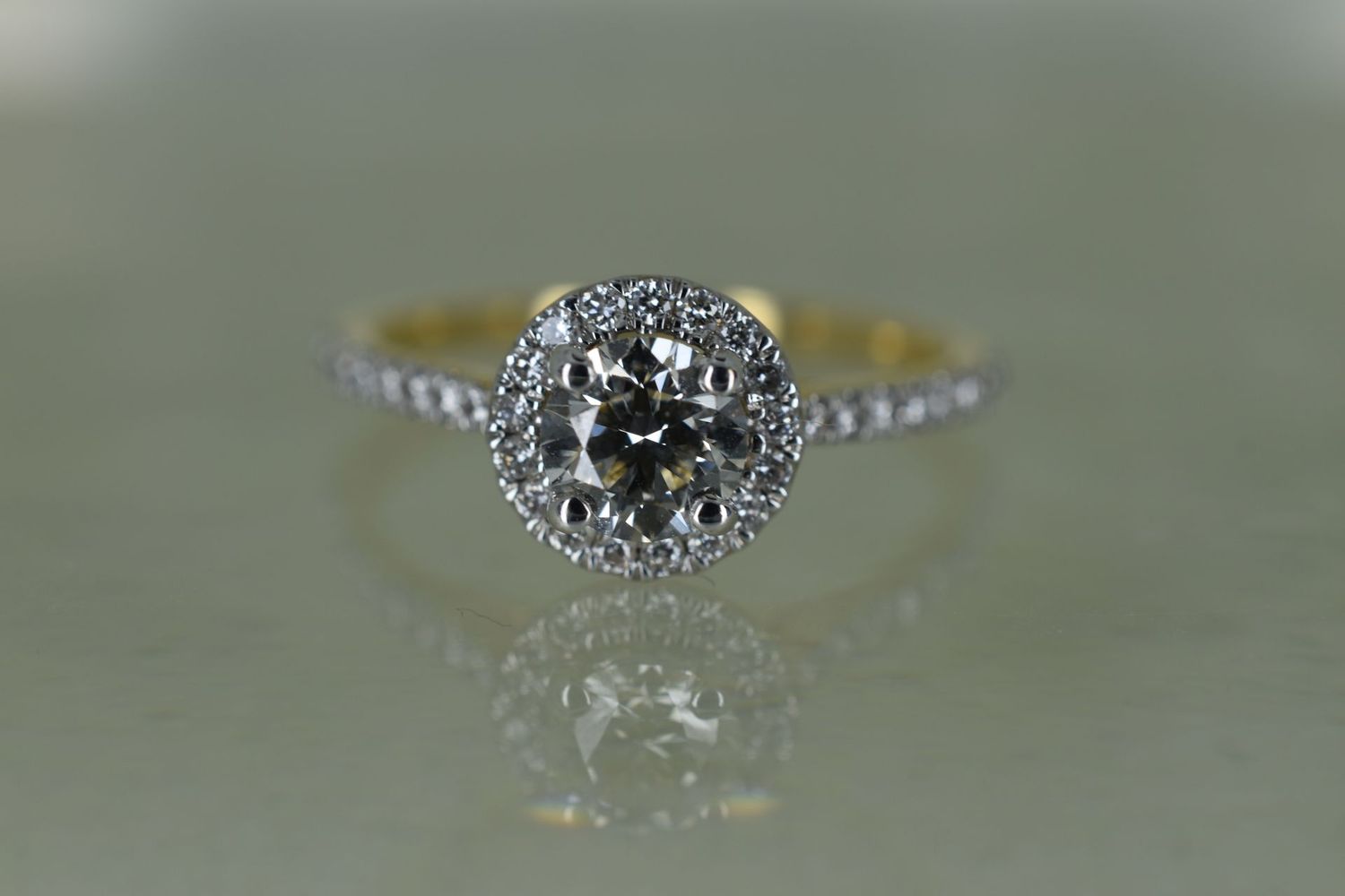 18ct Yellow & White gold Round Brilliant cut 0.50ct Diamond halo Cluster ring