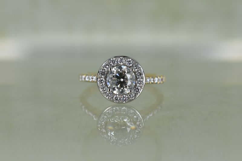 18ct Yellow & White 1.01ct Certificated Round Brilliant cut Diamond Halo Cluster Ring