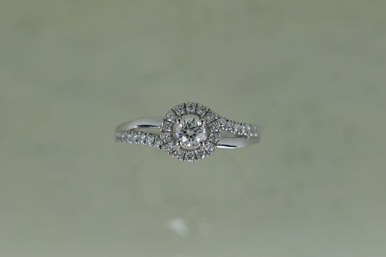 Platinum Twist Round Brilliant Cut Diamond Halo cluster Ring