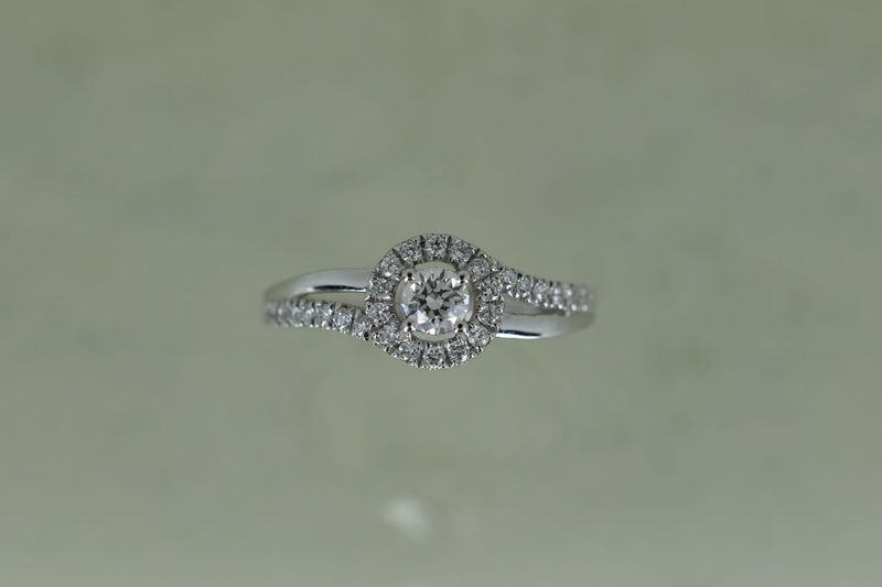 Platinum Twist Round Brilliant Cut Diamond Halo cluster Ring