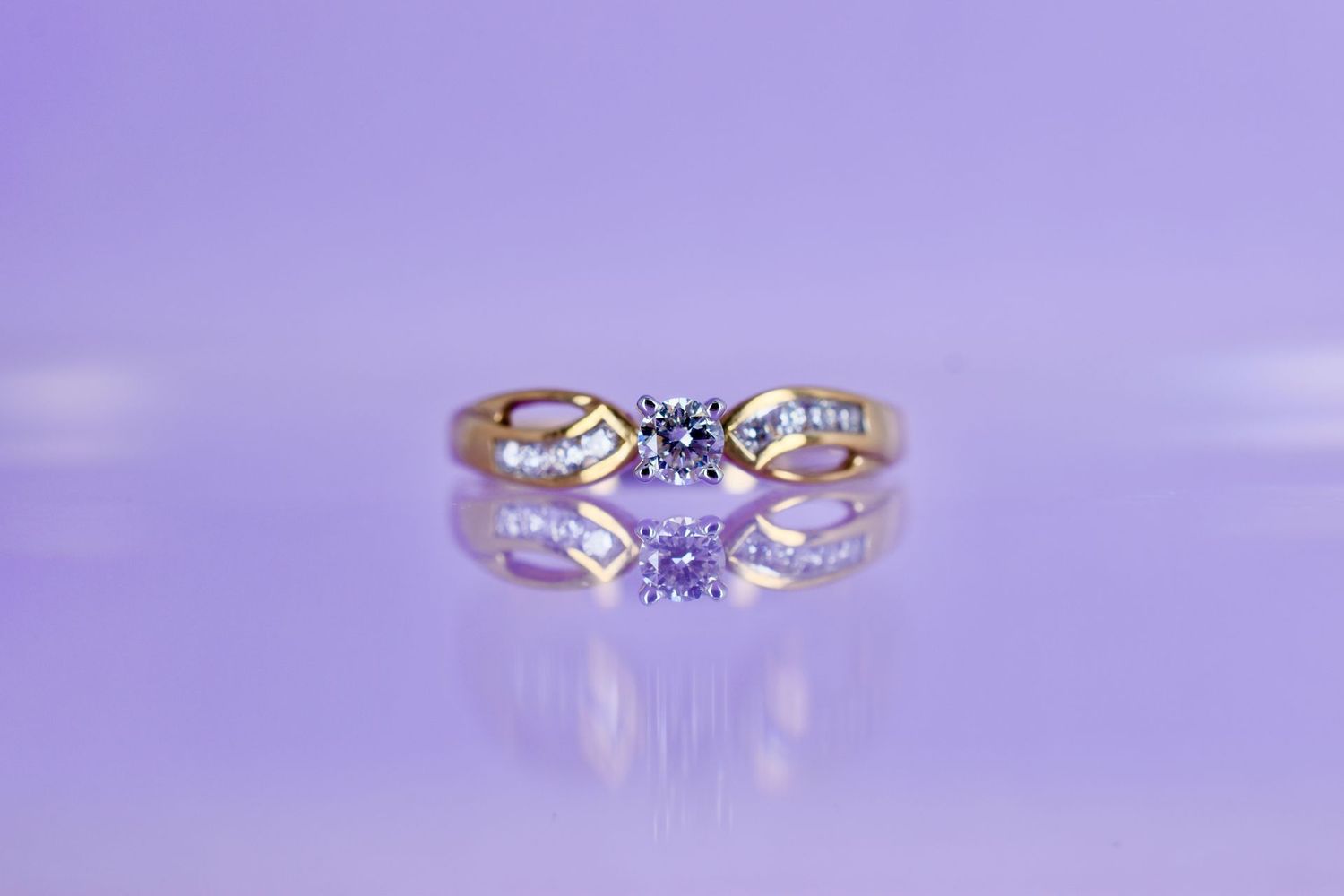9ct Yellow & White gold Round Brilliant cut Diamond ring with Channel Set Diamond Shoulders