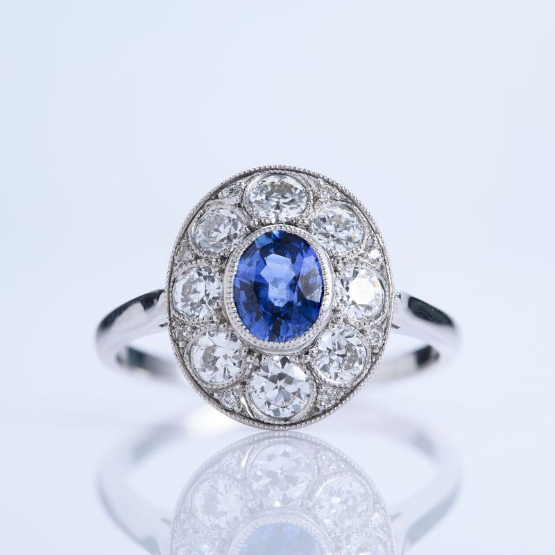 Pre-Loved 18ct White Gold Oval Cut Sapphire & Round Brilliant Cut Diamond Cluster Ring