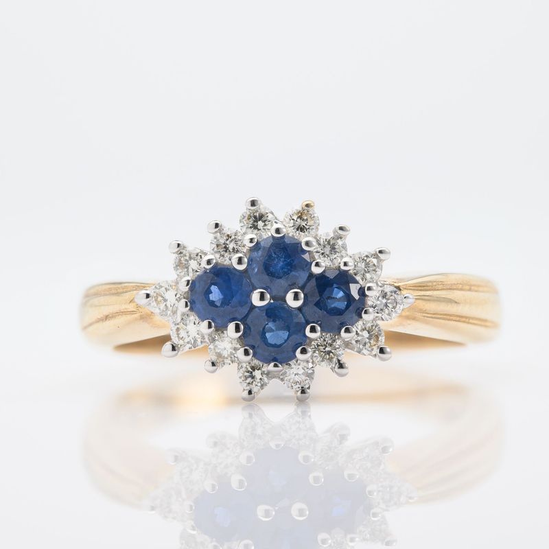 9ct Gold Round Cut Sapphire & Round Brilliant Cut Diamond Cluster Ring
