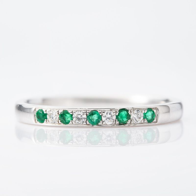18ct White Gold Round Cut Emerald & Round Brilliant Cut Diamond 9-Stone Half Eternity Ring