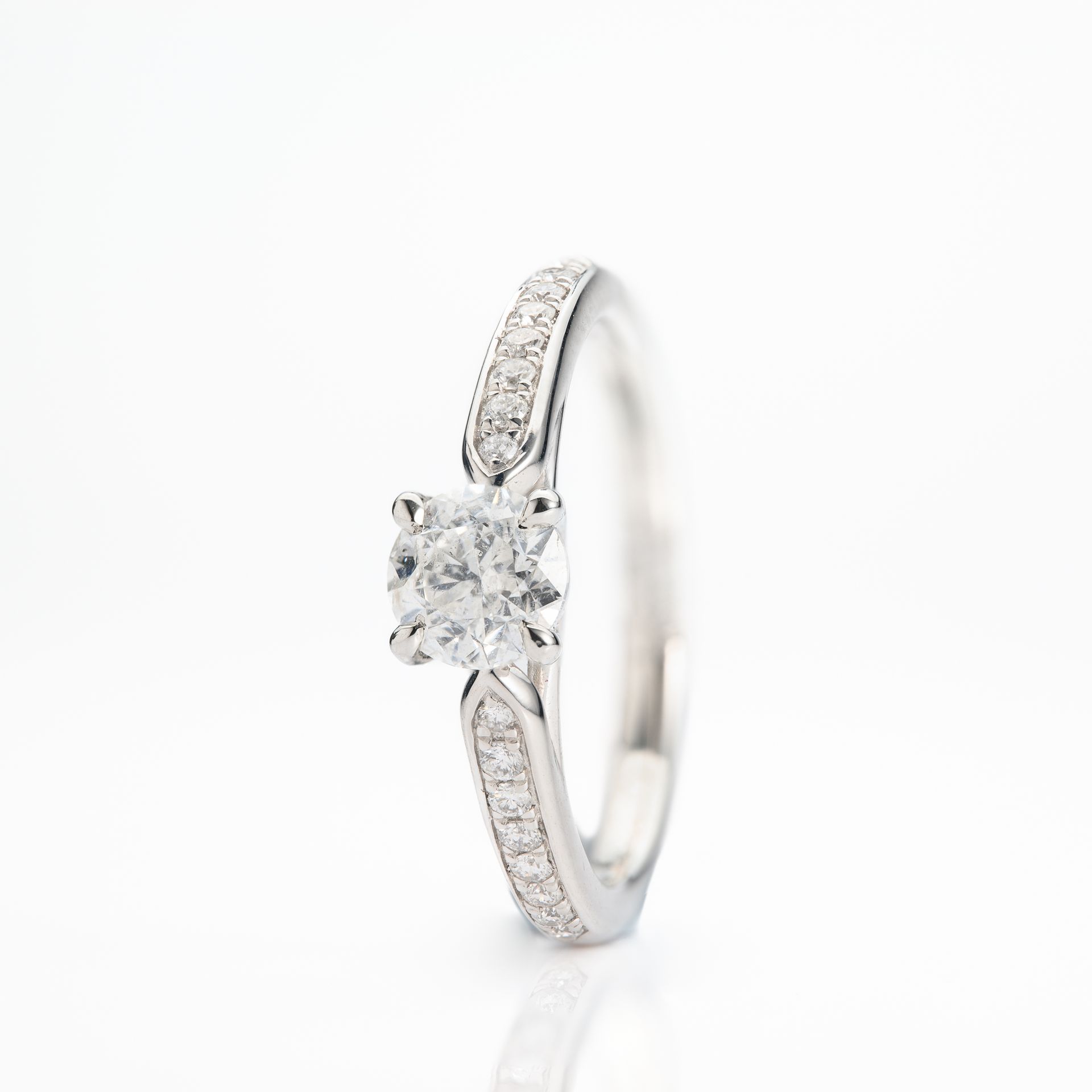 Platinum WGI Certified Round Brilliant Cut Diamond Solitaire Ring with Diamond Shoulders