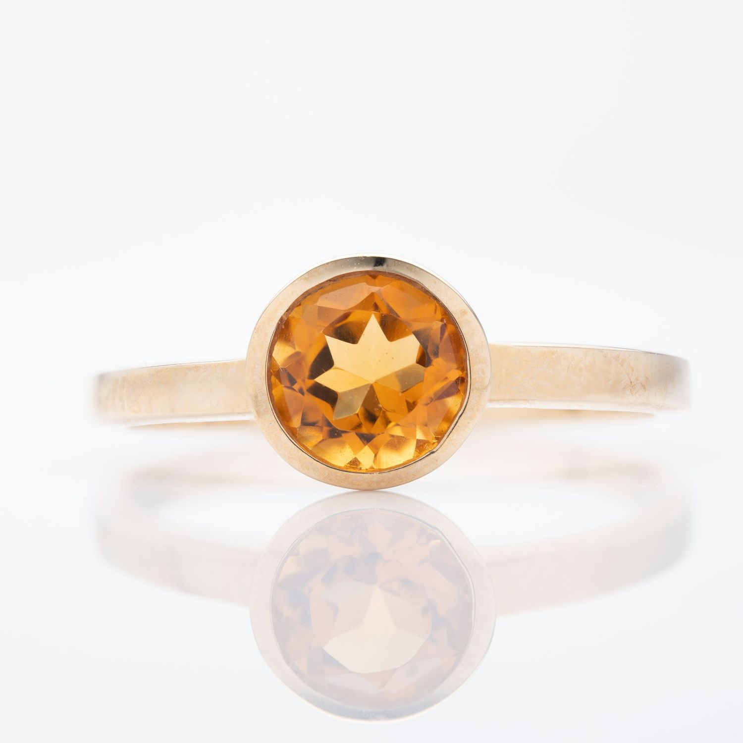 9ct Yellow Gold Round Cut Citrine Rubover Set Ring