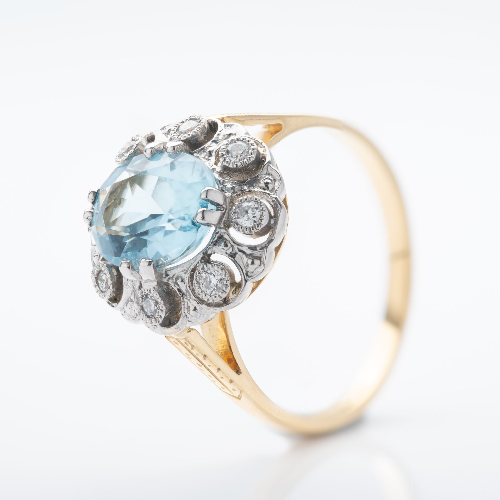 18ct Yellow Gold & Platinum Oval Cut Aquamarine & Round Brilliant Cut Diamond Cluster Ring