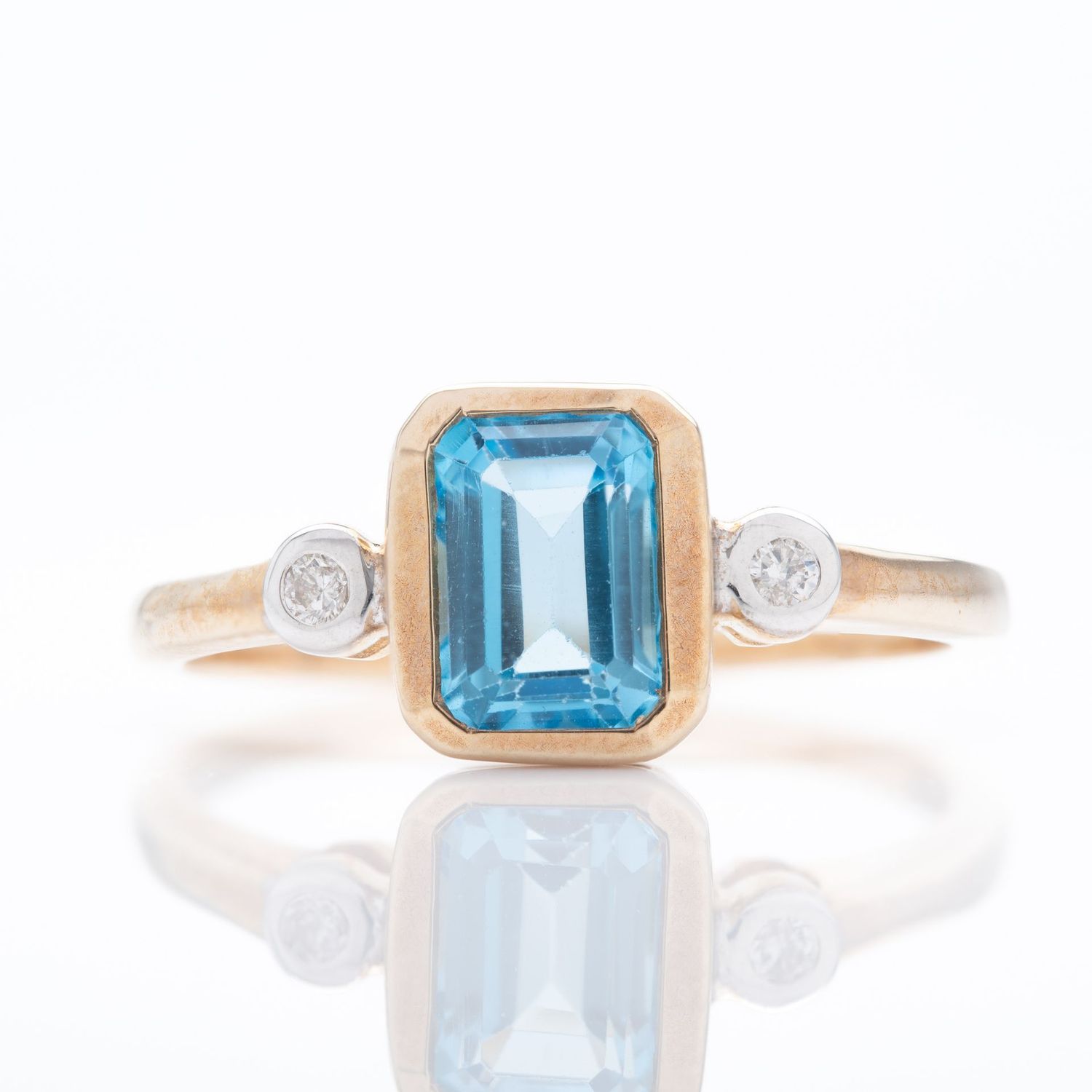9ct Yellow Gold Octagonal Cut Blue Topaz & Brilliant Cut Diamond Trilogy Ring 9ct Yellow Gold Octagonal Cut Blue Topaz & Brilliant Cut Diamond Trilogy Ring