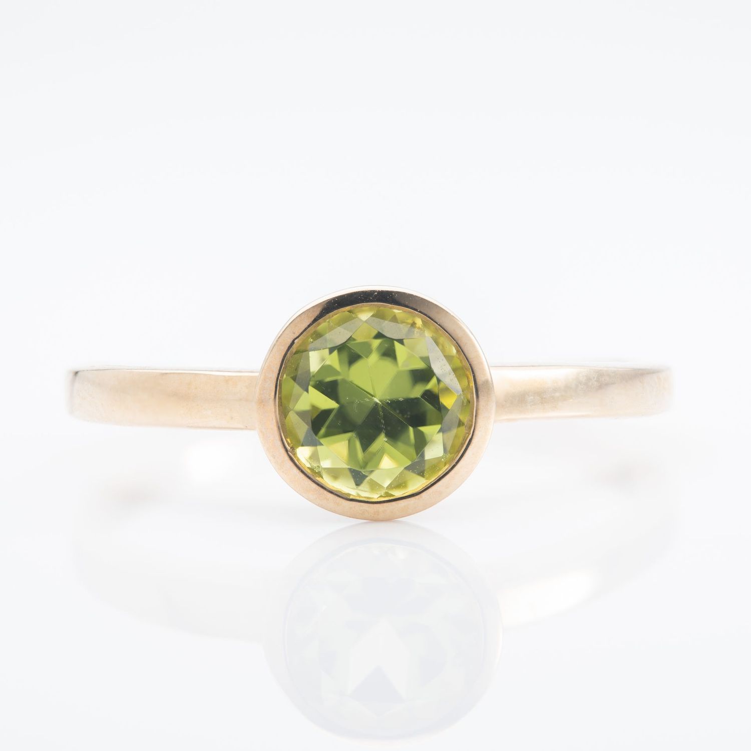 9ct Yellow Gold Round Cut Peridot Ring 9ct Yellow Gold Round Cut Peridot Ring