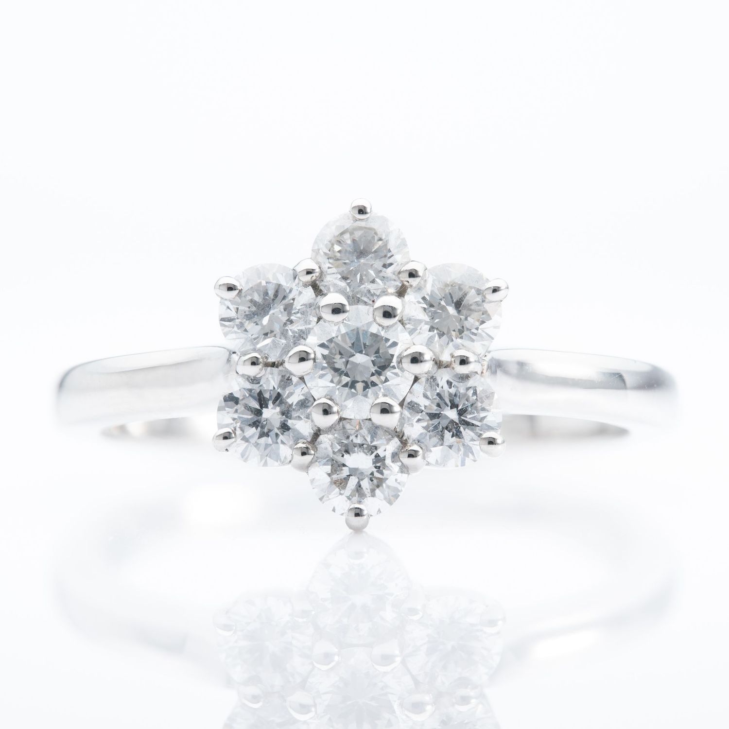 Platinum Brilliant Cut Diamond Daisy Cluster Ring Platinum Brilliant Cut Diamond Daisy Cluster Ring