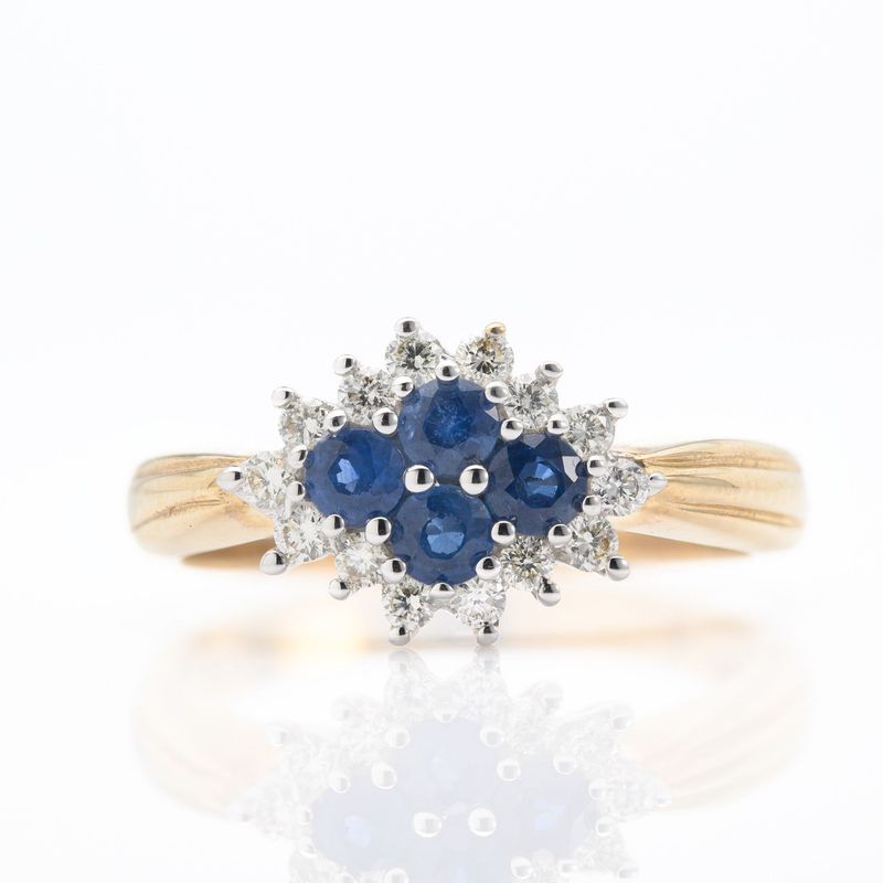 9ct Gold Round Cut Sapphire & Round Brilliant Cut Diamond Cluster Ring