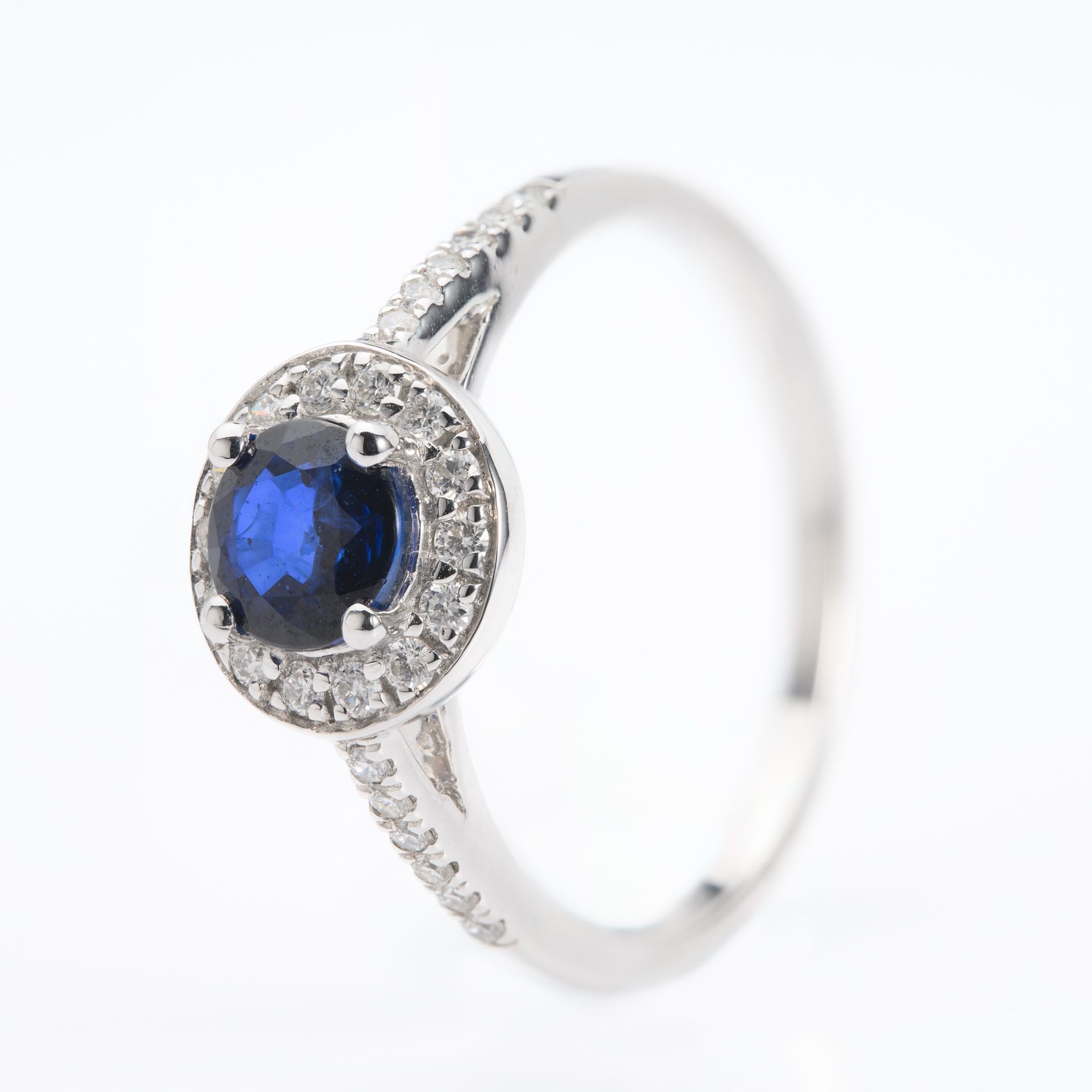 9ct White Gold Round Cut Sapphire & Round Brilliant Cut Diamond Cluster Ring