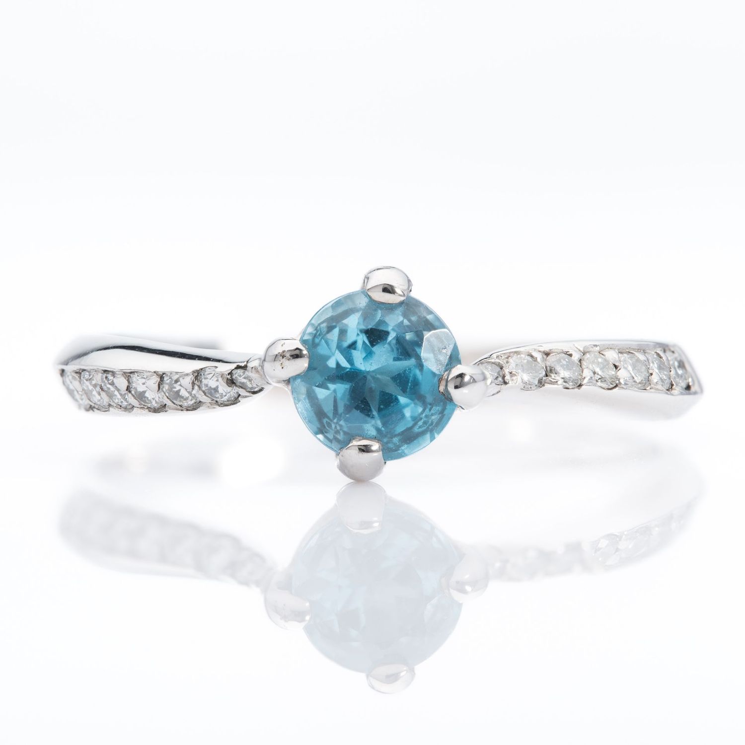 18ct White Gold Blue Zircon & Diamond Twist Ring 18ct White Gold Blue Zircon & Diamond Twist Ring