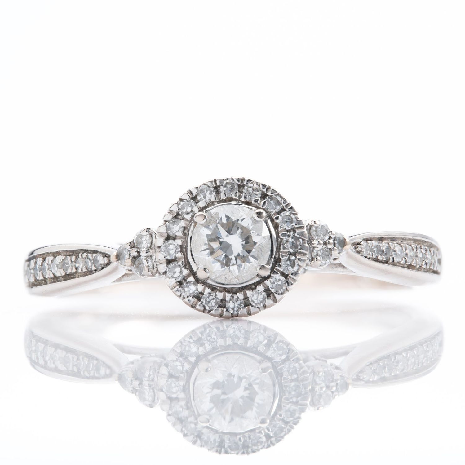 18ct White Gold Round Diamond Halo Cluster Ring