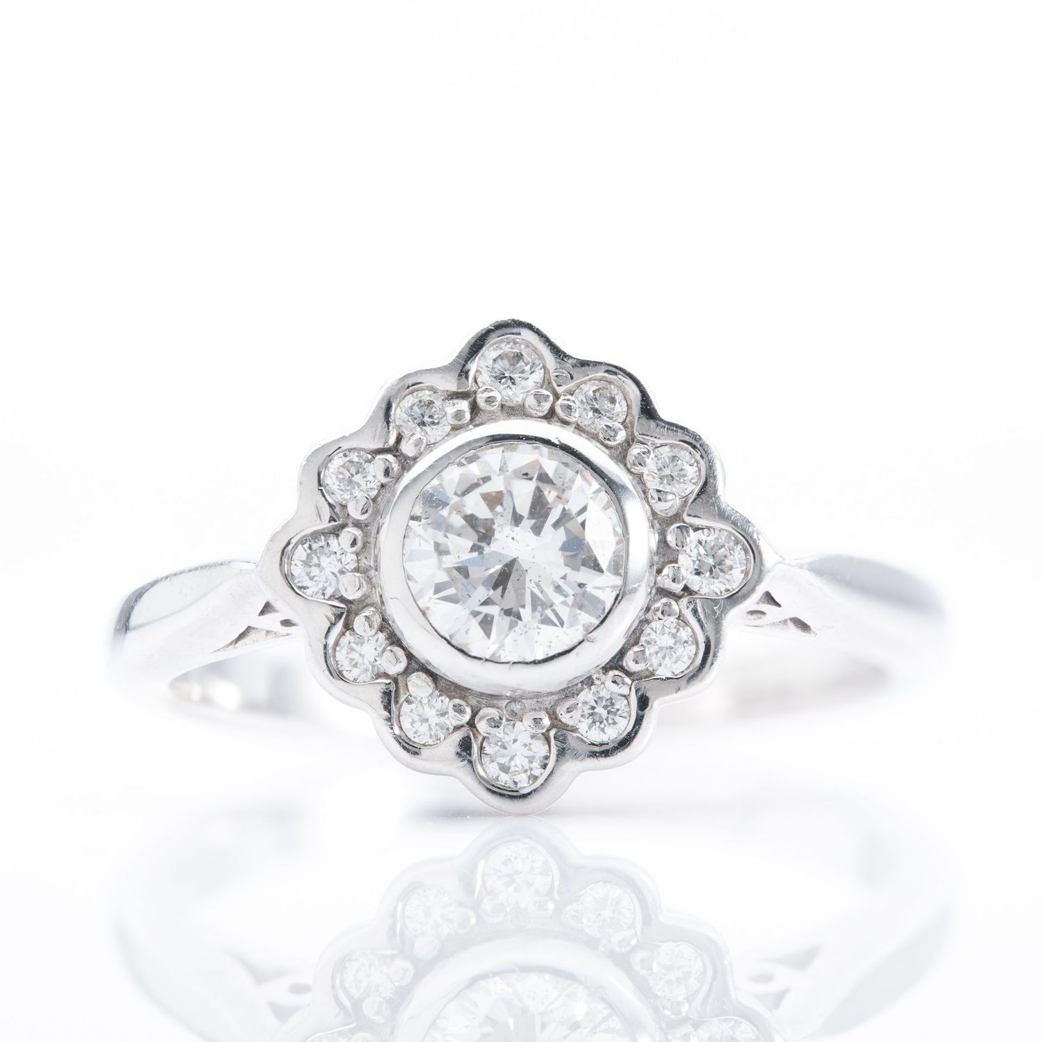 18ct White Gold Diamond Cluster Ring 18ct White Gold Diamond Cluster Ring