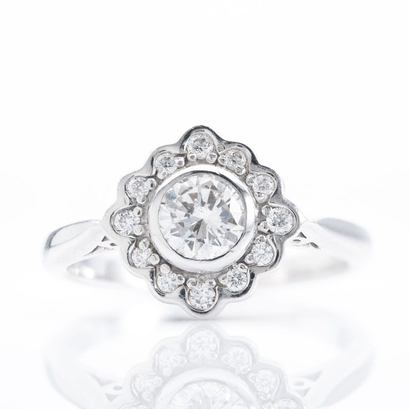 18ct White Gold Diamond Cluster Ring