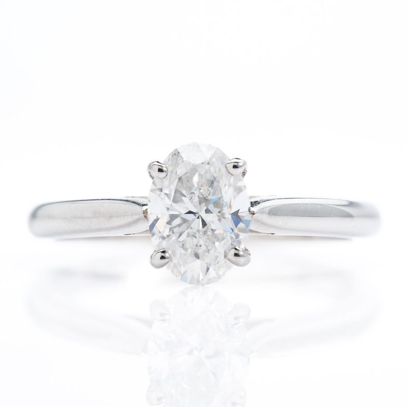 Platinum GIA Certificated 0.90ct Oval diamond Ring