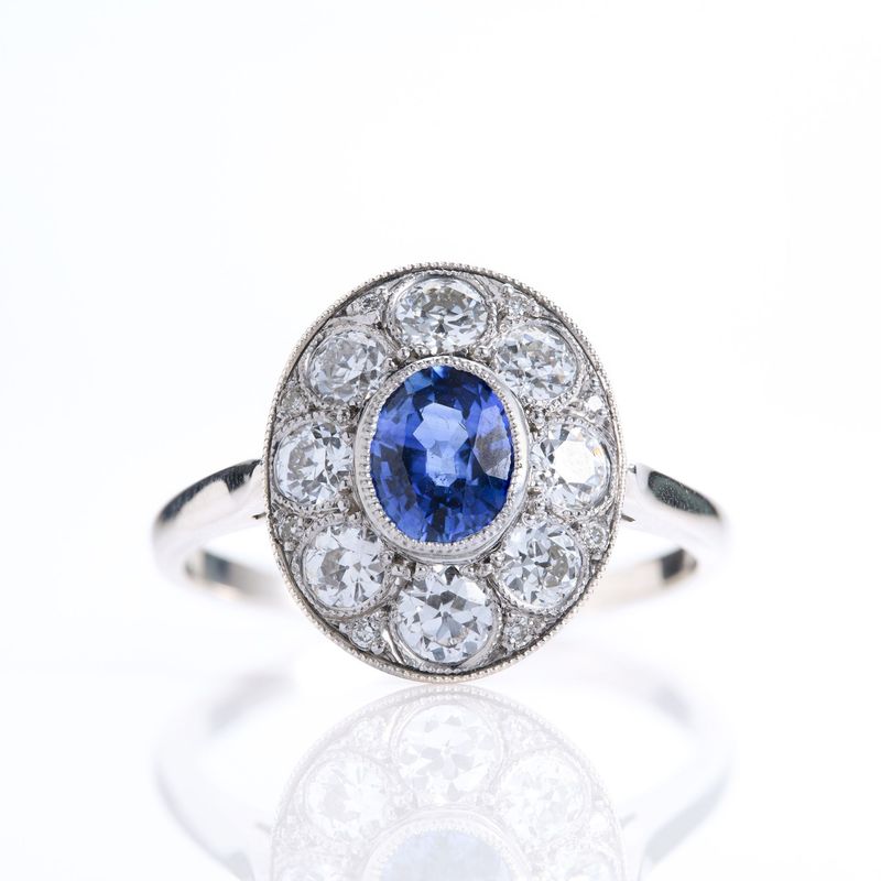 Pre-Loved 18ct White Gold Oval Cut Sapphire & Round Brilliant Cut Diamond Cluster Ring
