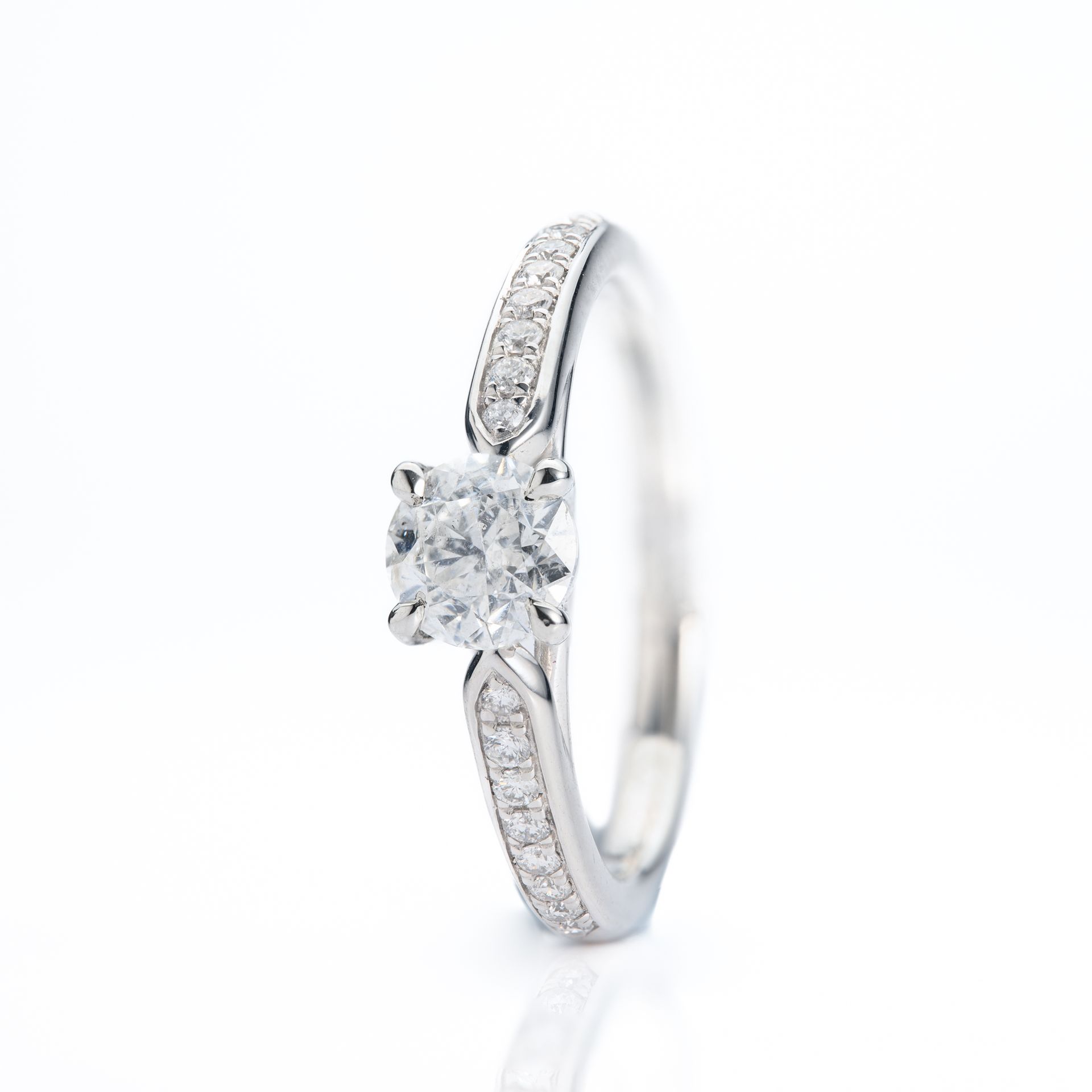 Platinum WGI Certified Round Brilliant Cut Diamond Solitaire Ring with Diamond Shoulders