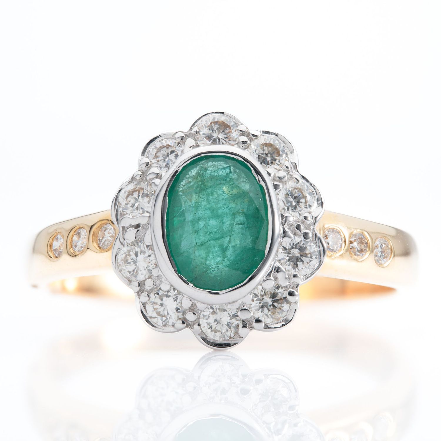 18ct Gold Oval Cut Emerald & Diamond Cluster Ring 18ct Gold Oval Cut Emerald & Diamond Cluster Ring