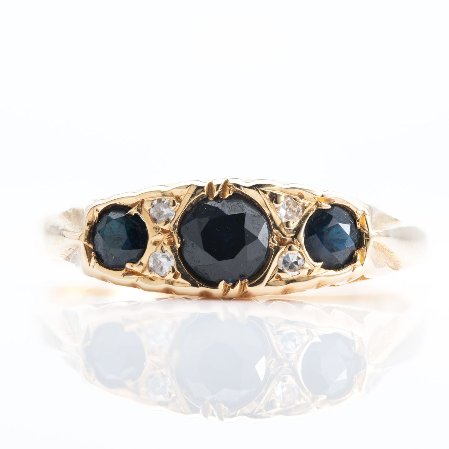 18ct Yellow Gold Sapphire & Diamond Ring 18ct Yellow Gold Sapphire & Diamond Ring