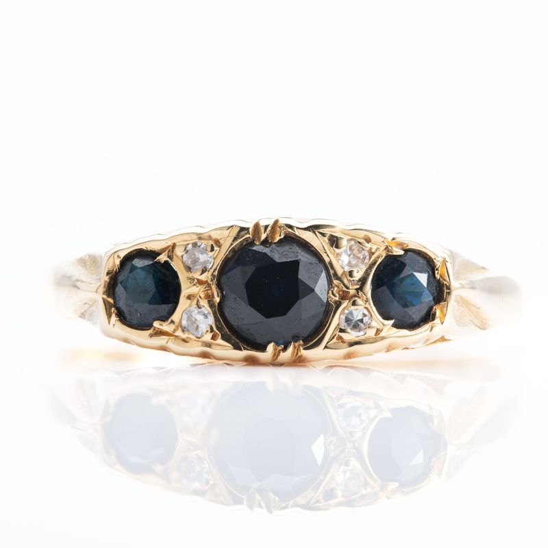 18ct Yellow Gold Sapphire & Diamond Ring