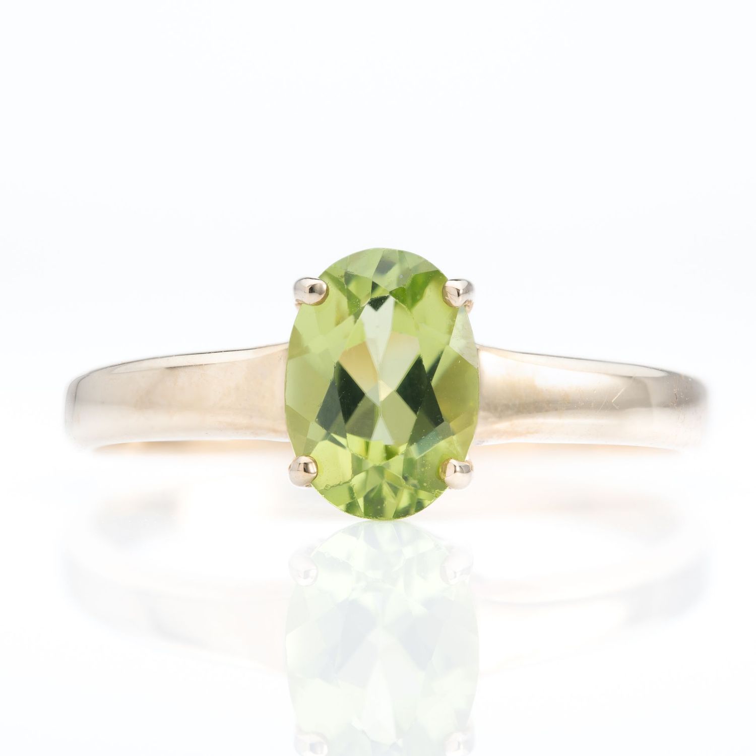 9ct Yellow Gold Oval Cut Peridot Ring