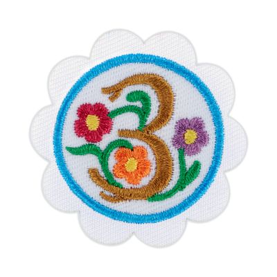 DAISY DESIGN WITH NATURE BADGE