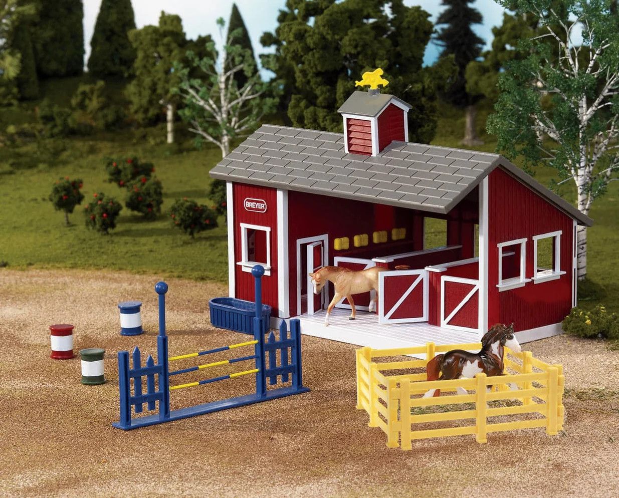 BREYER: RED STABLE PLAYSET