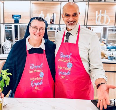 "Himmel im Mund -klein und fein, lade deine Freunde ein" - Küchenschürze