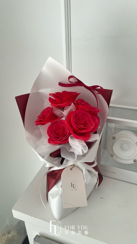 經典紅玫瑰小花束