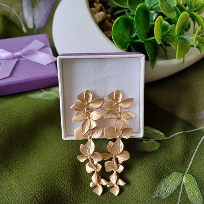 Lilac Flower Earrings With Vintage Charm and Golden Leaf Petals, Elegant and Noble