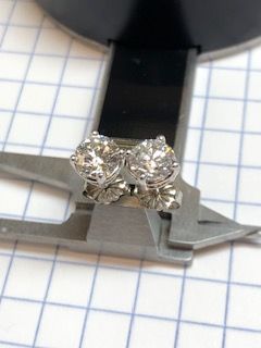 Round Diamond Stud Earrings in 14K White Gold
