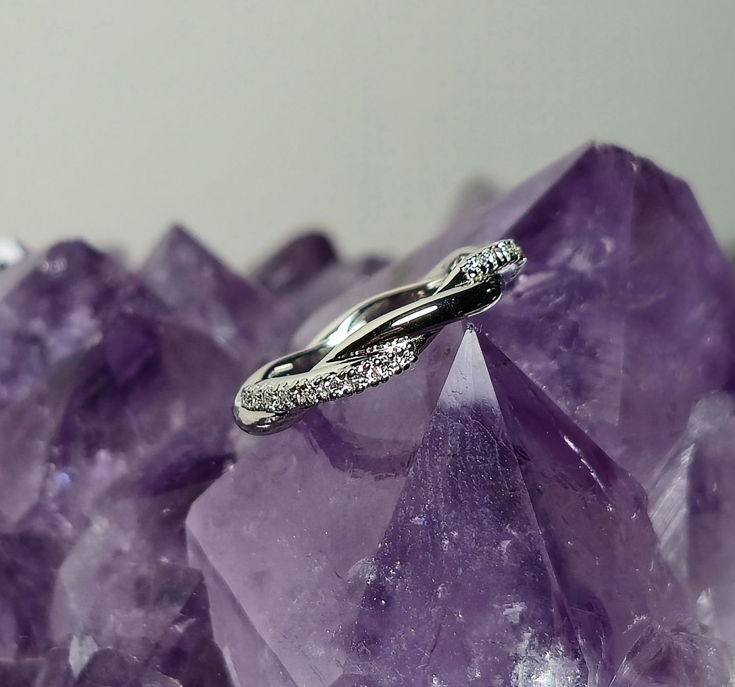 14K White Gold Twisted Diamond Wedding Band
