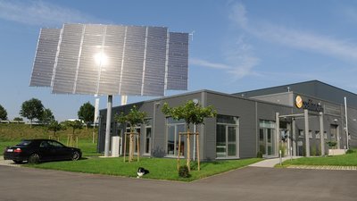 Solar Tracker PV Photovoltaik System mit der Sonne nachgeführten (auf Wunsch) Bi-Fazialen PV Panels mit 42 % bis 63 % oder mehr Strom-Mehrertrag im Vergleich zu herkömmlichen Aufdachanlagen