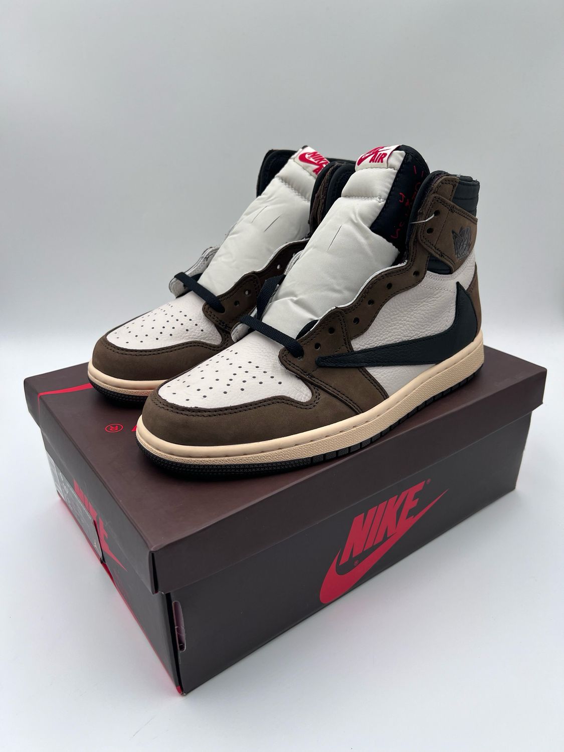 Air Jordan 1 High x Travis Scott Mocha