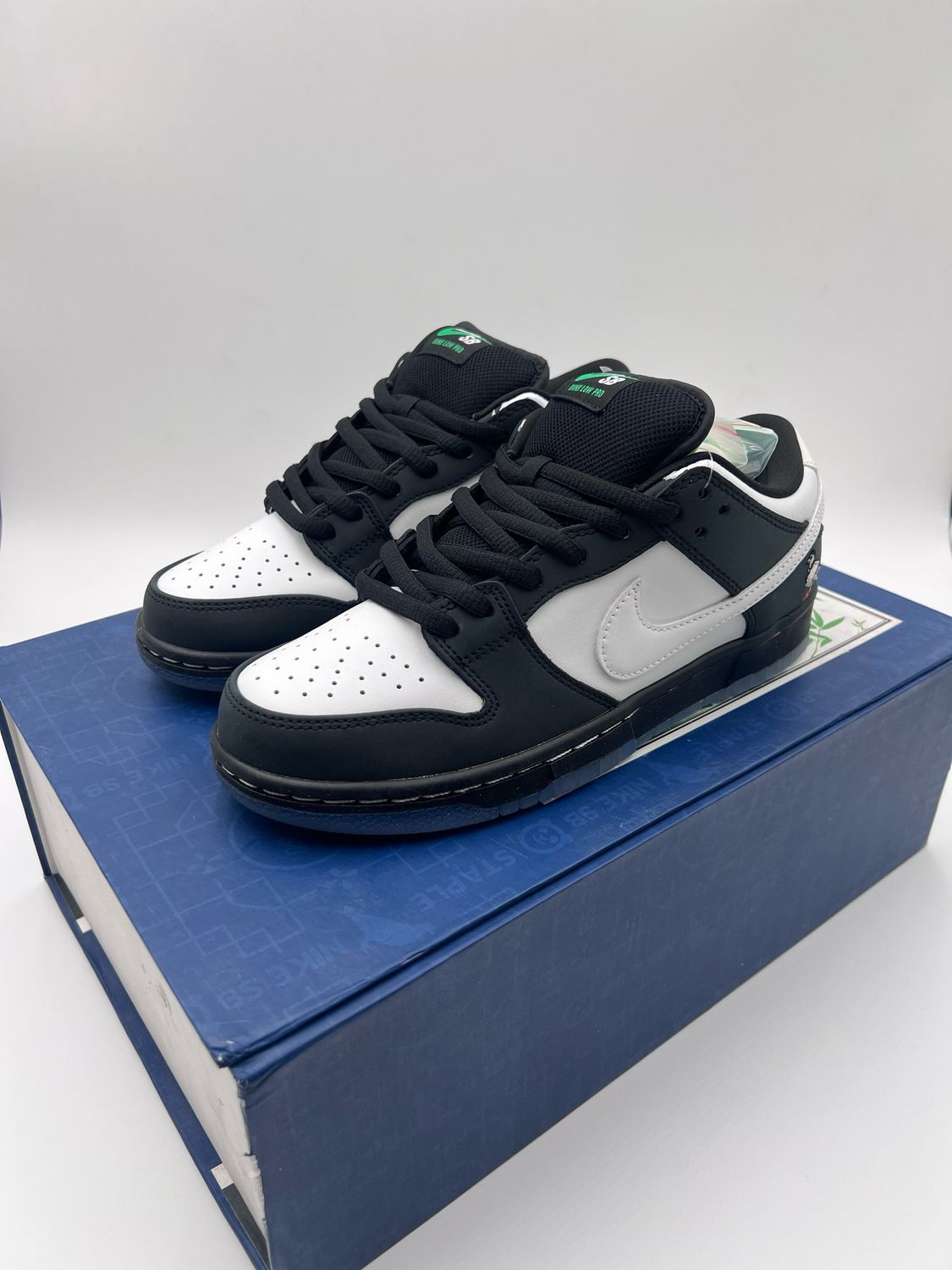 SB Dunk Low Pigeon