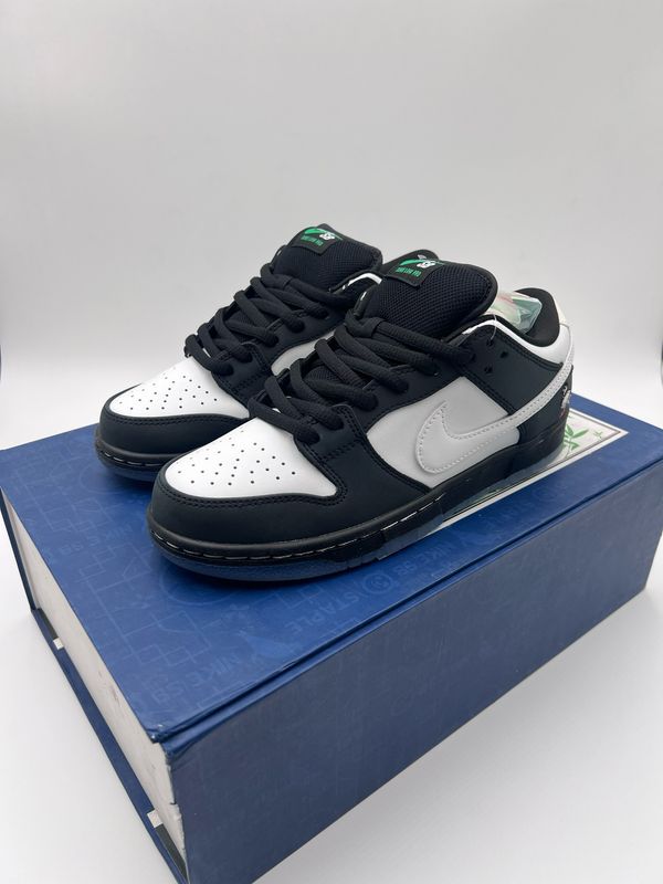 SB Dunk Low Pigeon