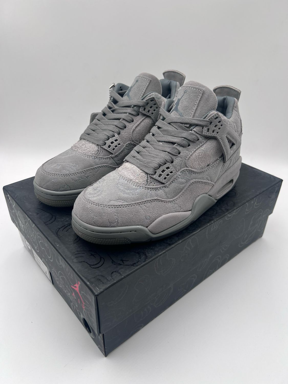 Air Jordan 4 Retro Cool Grey x KAWS