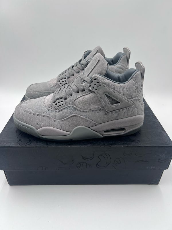 Air Jordan 4 Retro Cool Grey x KAWS