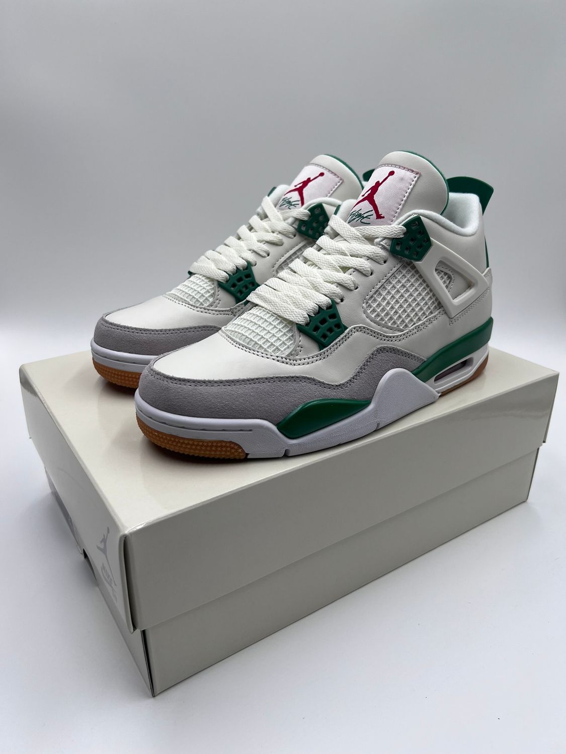 Air Jordan 4 Retro x SB Pine Green