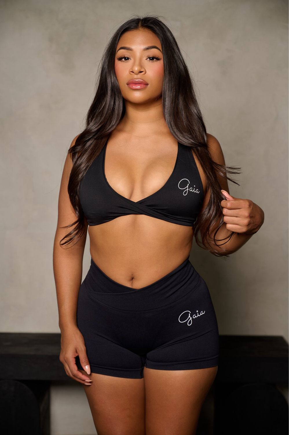 BLACK FRONT TWIST/ CROSS BACK SPORTS BRA