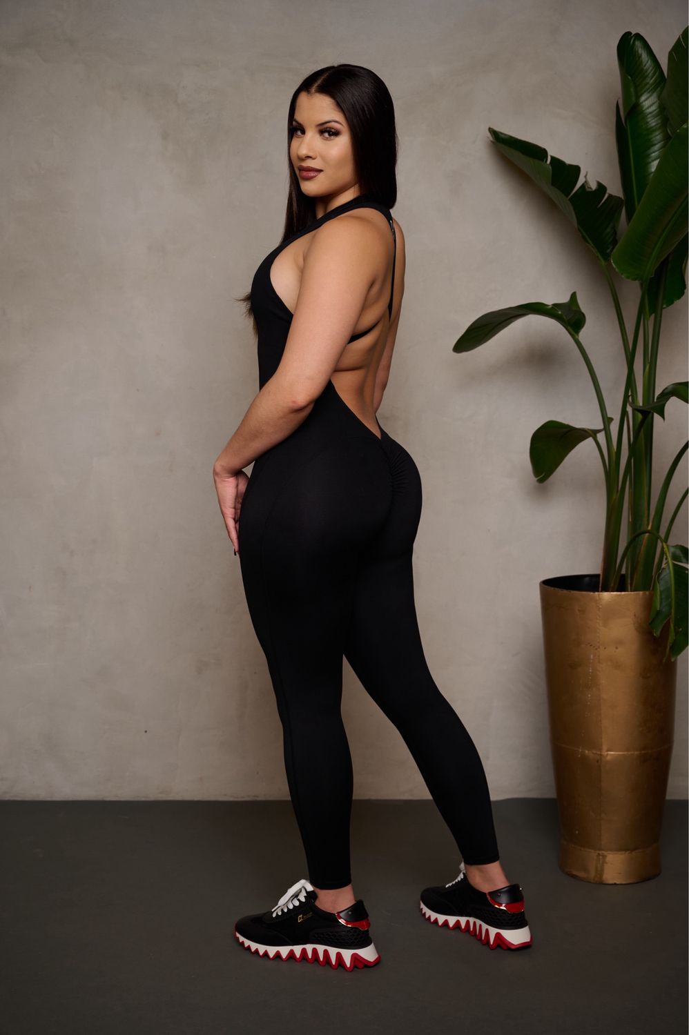 BLACK SLEEVELESS OPEN BACK SCRUNCH BUTT JUMPSUIT