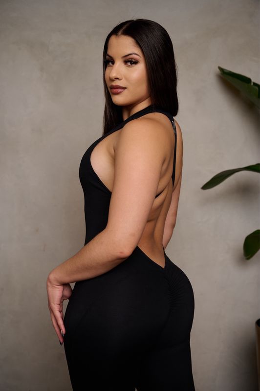 BLACK SLEEVELESS OPEN BACK SCRUNCH BUTT JUMPSUIT