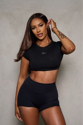 BLACK OPEN BACK CROP TOP