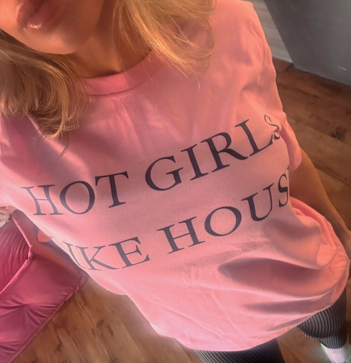 Hot Girls Like House Pink T-shirt