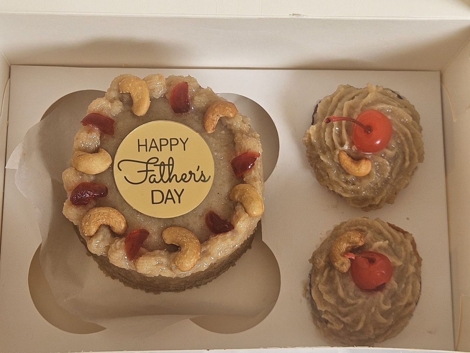 Chocolade Vaderdag box met 2 cupcakes