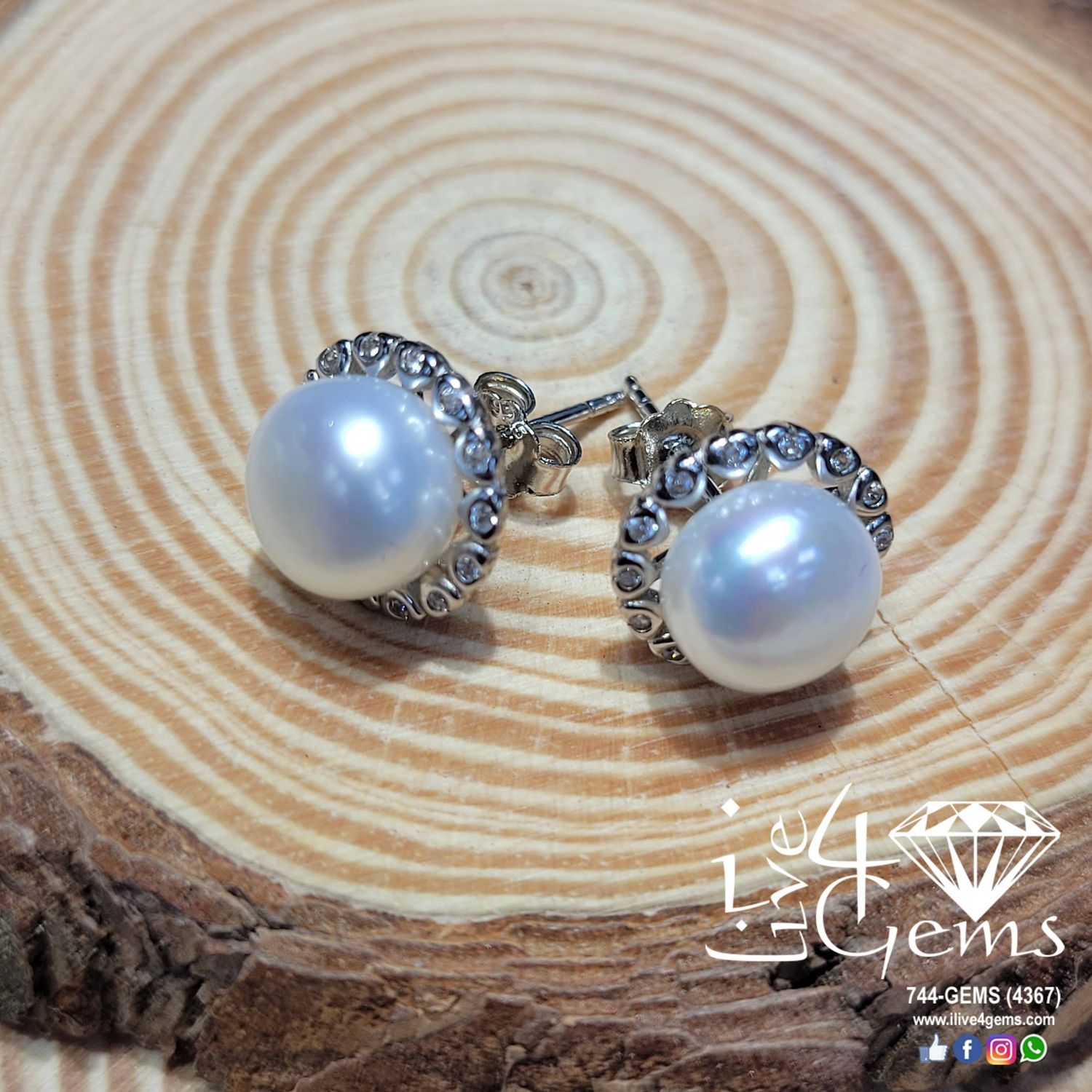 Pearl Halo 8.5mm Stud, Color: White