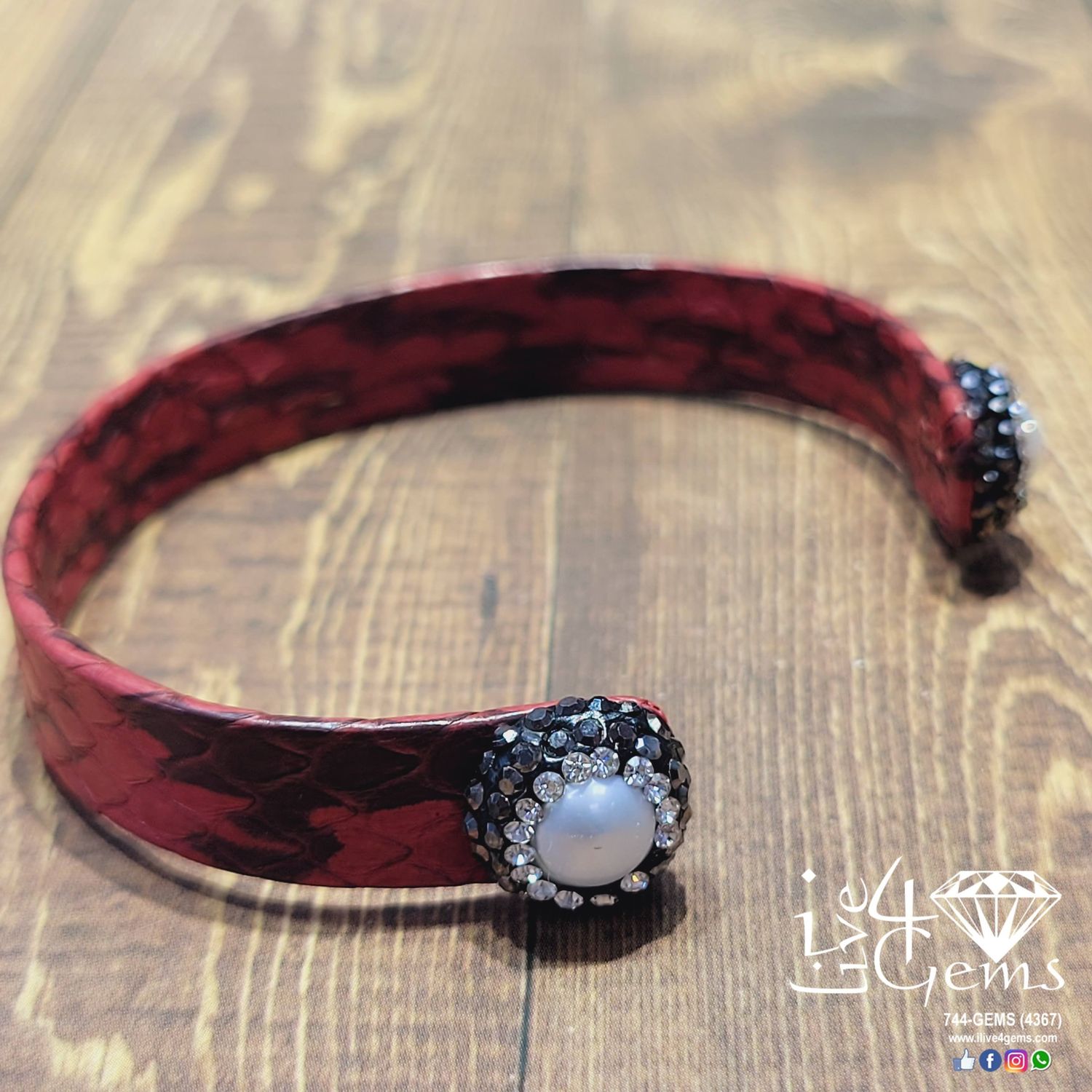 Faux Snake Skin Flexible Bangle/Pearl Red